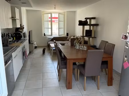 location t4 rdc  85m² + ext