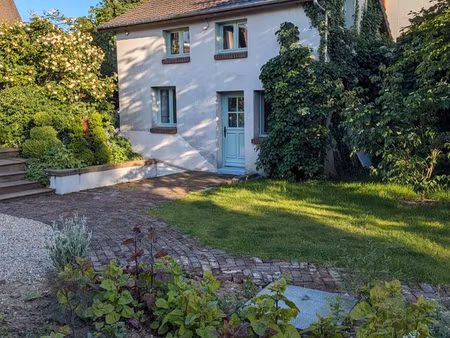 petite maison meublée avec 2 chambres   reste une chambre