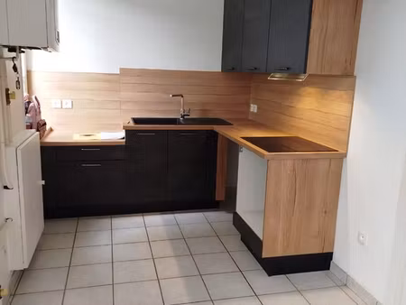 à louer appartement type iii  en duplex