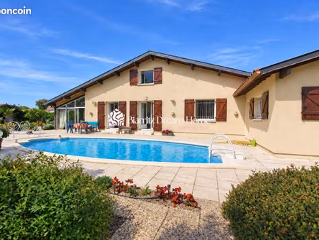 propriété 6 pièces 160 m²
