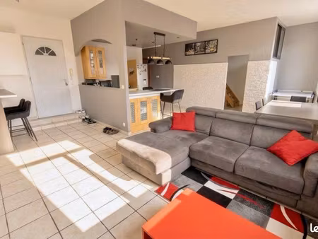? appartement 63 m² – comme neuf – ascenseur – parking – cave – vue dégagée – 155 000