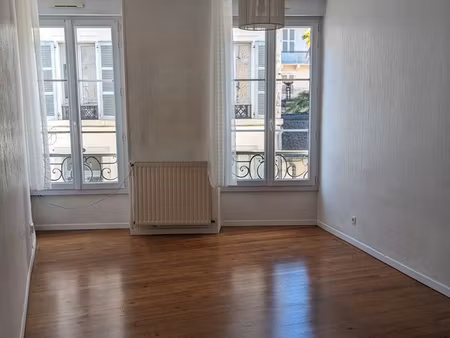t3 au 1er etage en plein centre de pau
