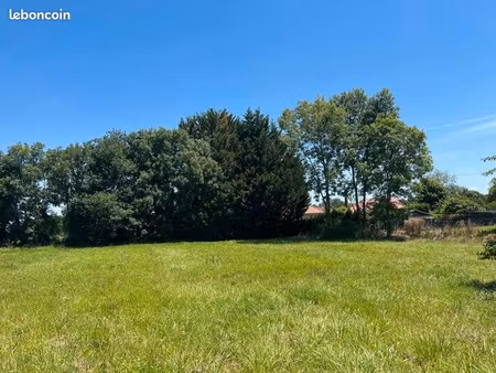 terrain 1 077 m² bougarber