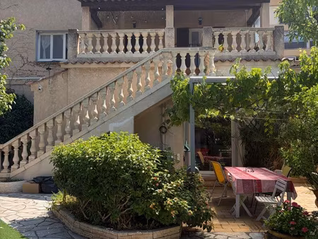 belle bâtisse à vendre