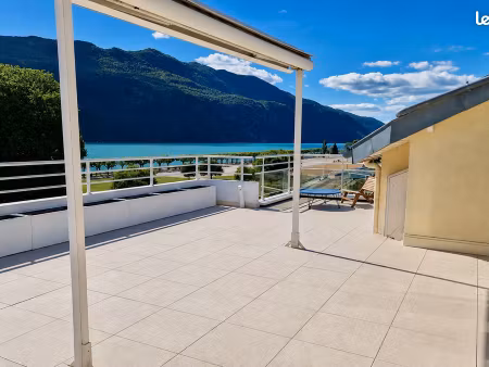 penthouse d'exception face au lac du bourget – dernier étage – terrasse panoramique de 136