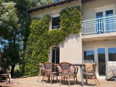 maison de village agréable à vivre avec terrasse  jardin et vue sur la campagne