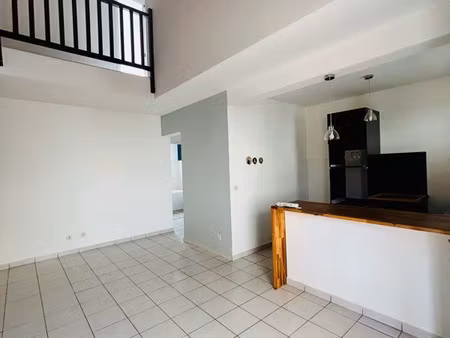 t3 en duplex – 69 70 m² – dernier étage – entre-deux (ravine des citrons) aucune charges f