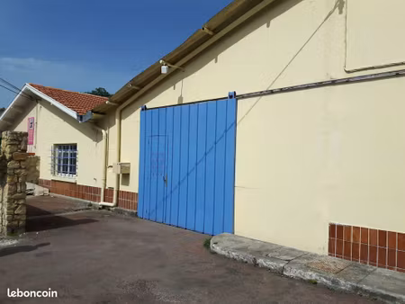 local stockage/commercial de 457 m²