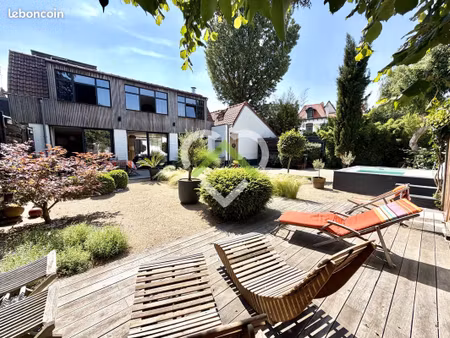 maison 8 pièces 242 m²