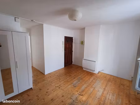 t1 26m² à côté du métro et de tous commerces