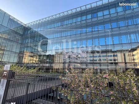 bureau 9 717 m²