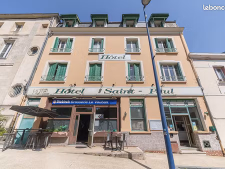 immeuble 25 pièces 900 m²
