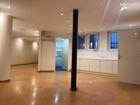 bureaux 182 m²