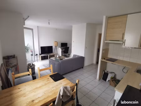 t1 bis non meublé de 36 m² avec balcon et parking – rezé