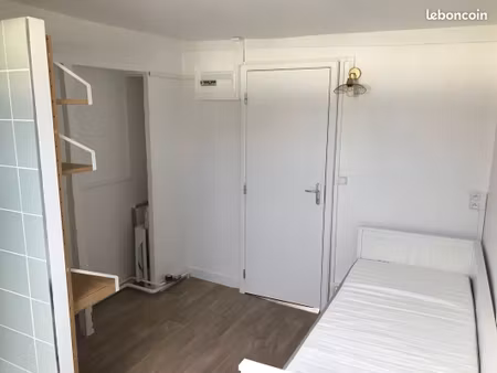 charmant studio quartier cathédrale neuf 1 pièce 9m²