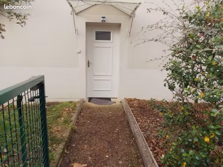 t3 - 66m2 avec jardin privatif de 92m2 - rdc- centre la ville aux dames