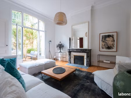 maison 9 pièces 245 m²