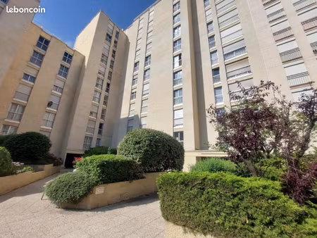 studio 1 pièce 27 m²