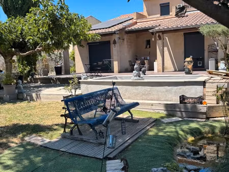 maison familiale rénovée avec jardin garage bassin et panneaux solaires _ lirac