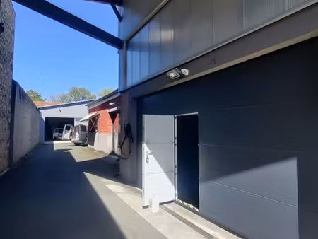 atelier 124 m² saintes