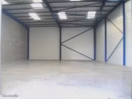 eysines local dans parc clos 310m2 avec bureaux proche rocade acces camion