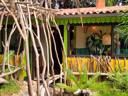 maison dans grande propriété thuir