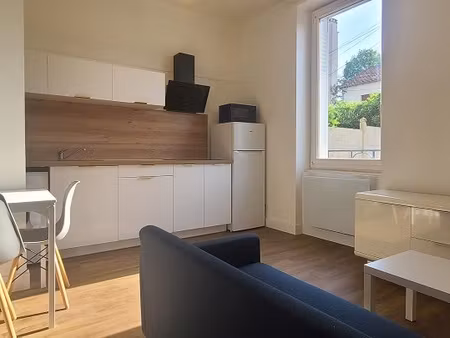 joli appartement t2 meublé 26 m2 centre ville  proche iut  fac  chu