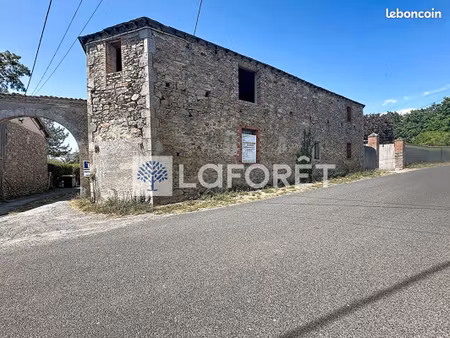 grange 1 pièce 250 m²