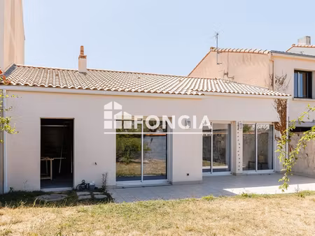 les sables d'olonne proche centre et plage - maison t3 de 100m2 de plain-pied avec garage 