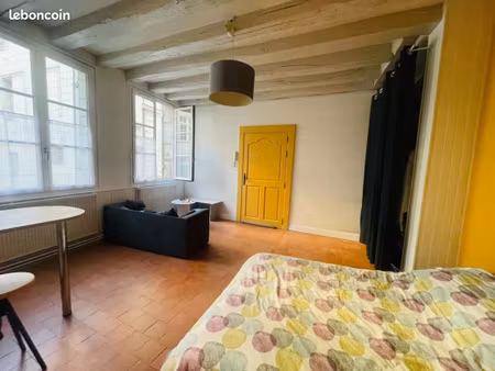 studio 1 pièce 27 m²