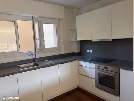 t4 lumineux-3 chambres- 2 dressings-grand balcon-proche du centre ville