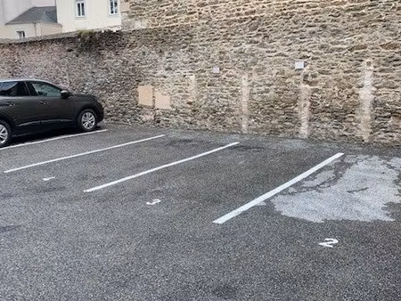 parking/box 15 m² laval