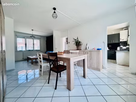 location meublée : maison agréable à saultain