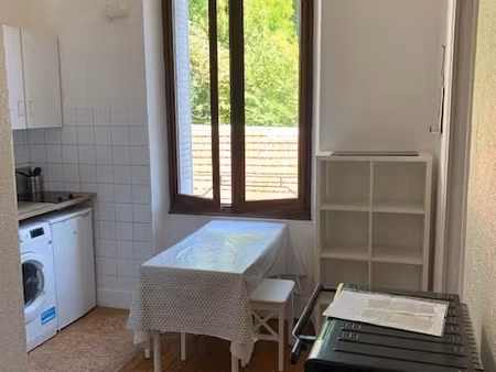 particulier loue t1 meublé aix les bains près du centre de ville)