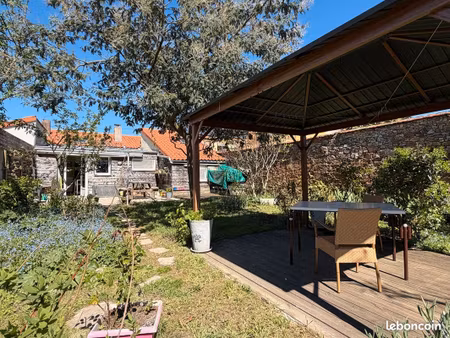 maison plain pied avec dépendances et garage non attenant