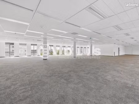 bureaux 652 m²