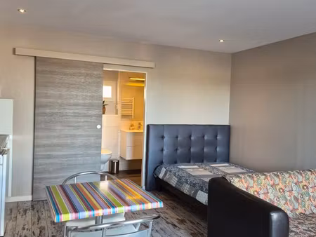 studio 1 pièce. 27m²
