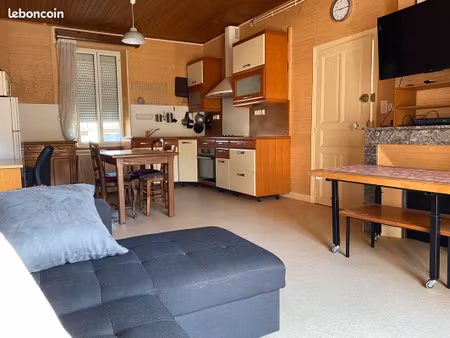 particulier loue à étudiant un t2 meublé de 45m² à 100 mètres de la fac