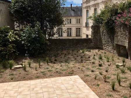 t3 d'exception avec jardin privatif en centre ville