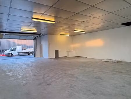 local 148 ² bureau dépôt
