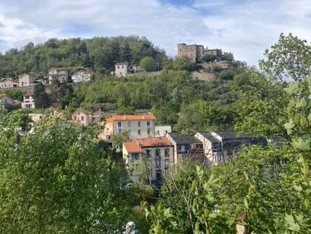 f2 de 40 m2 à royat avec balcon et terrasse