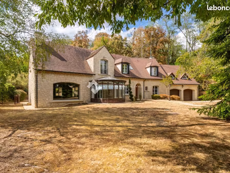 maison 9 pièces 253 m²