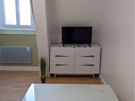 studio meublé à louer sur le port de plaisance au bout du quai henri iv