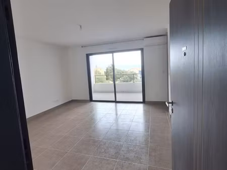 location à l’année t2 de 44m2 avec terrasse sur ile rousse