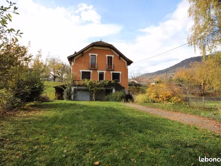 maison 9 pièces 148 m²