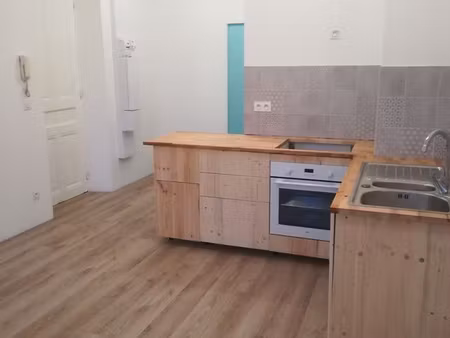 bel appartement traversant  très lumineux et calme  40m2 quartier gare/ berriat/saint brun