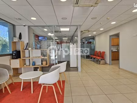 bureau 235 m²