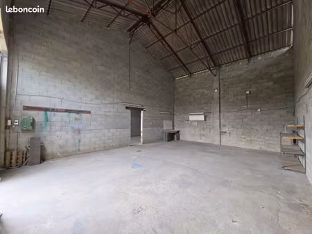local 75 m² bédarrides
