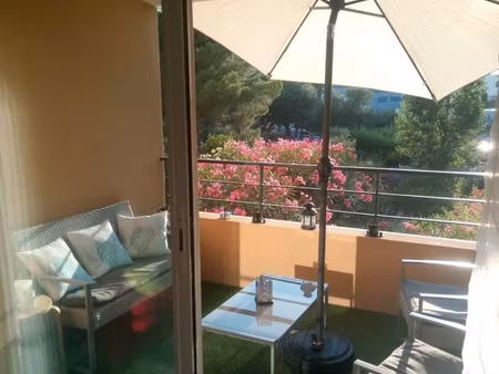 t2 meublé 47 m² + terrasse + box ouvert – les playes – 850 cc
