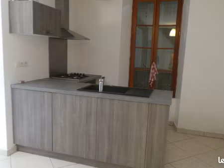 loue maison de ville f4 + cour